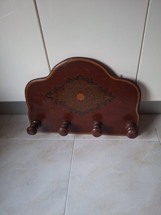 Perchero de madera decorado(no envios)
