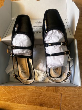 Zapatos planos negros con tiras