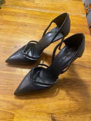 Zapatos de tacón Zara negros
