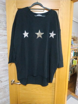 Sudadera negra con estrellas doradas talla única