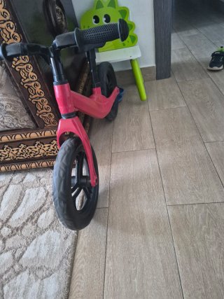 Bicicleta de equilibrio roja