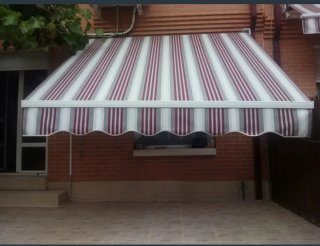 Toldo brazos abatibles rayas. Medidas 250x200.