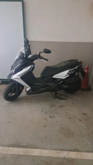 Kymco 360 Scooter Negra del 2022, 15.000 km 320cc