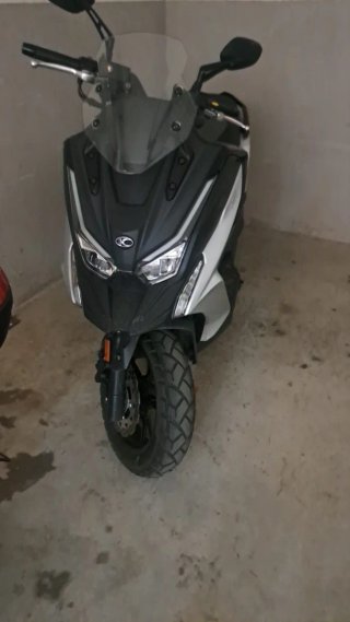 Kymco 360 Scooter Negra del 2022, 15.000 km 320cc