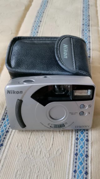 Cámara Nikon EF400SV Plata