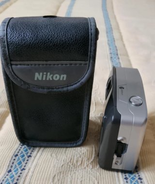 Cámara Nikon EF400SV Plata