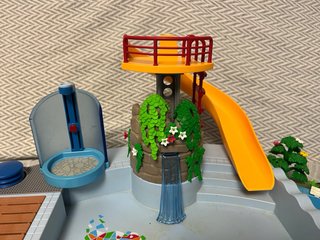 Piscina Playmobil con tobogán y ducha
