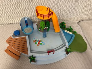 Piscina Playmobil con tobogán y ducha
