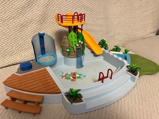 Piscina Playmobil con tobogán y ducha