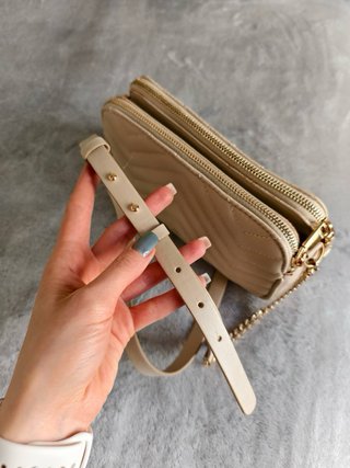 Bolso Parfois beige con correa ajustable