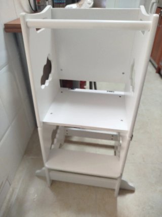 Torre multifunción con pizarra blanca