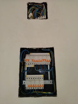 Técnico electricista calificado