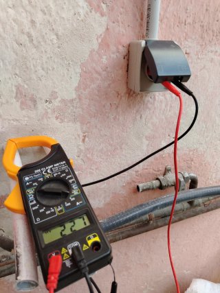 Técnico electricista calificado