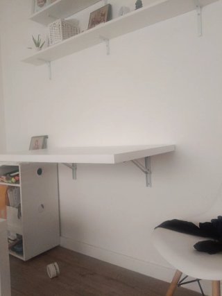 Mesa abatible de pared blanca