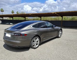 Tesla Model S (90) 2015