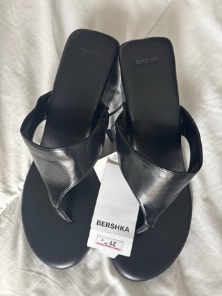 Sandalias Bershka negras talla 38