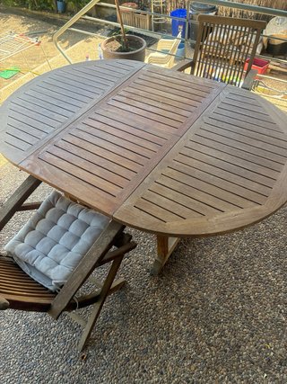 Mesa extensible y 2 Sillas de Jardín