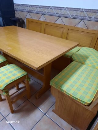 Mesa, banqueta y 3 taburetes madera