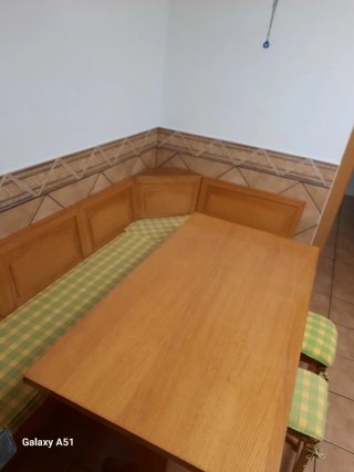 Mesa, banqueta y 3 taburetes madera