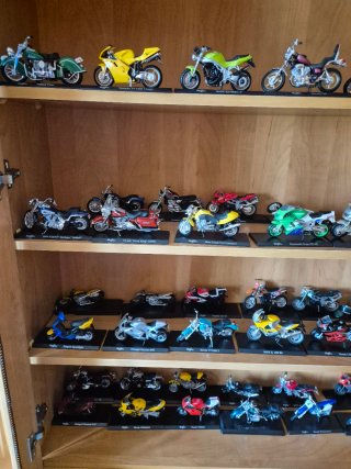 Colección Maisto y otras marcas de motos miniatura