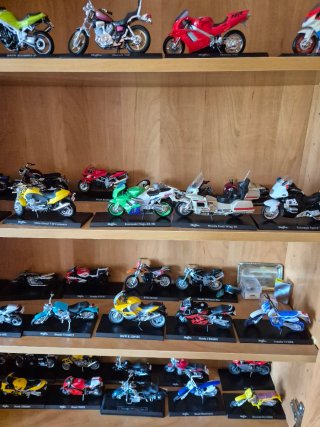 Colección Maisto y otras marcas de motos miniatura