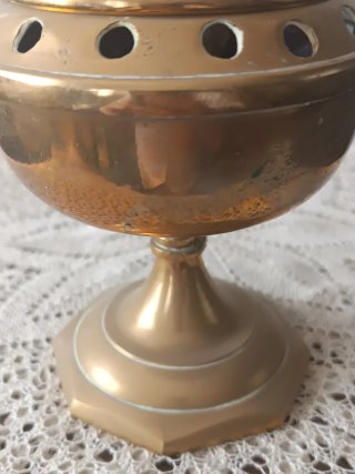 Antiguo incensario de bronce
