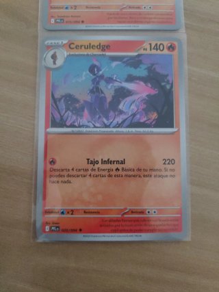 Charcadet y Ceruledge Pokémon Fuego Fantasmal