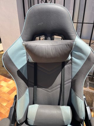 Silla de escritorio negra y azul