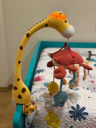 Móvil de cuna jirafa con peluches