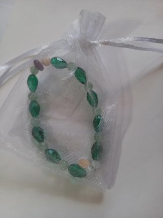 Pulsera de cristales, piedras y plata