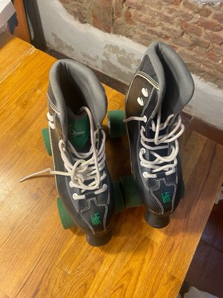 Patines 4 Ruedas Clásicos Negros y verdes.Talla 37