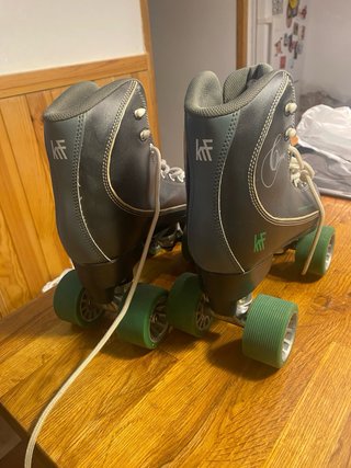 Patines 4 Ruedas Clásicos Negros y verdes.Talla 37