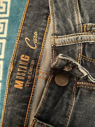 Vaqueros Mustang Azules