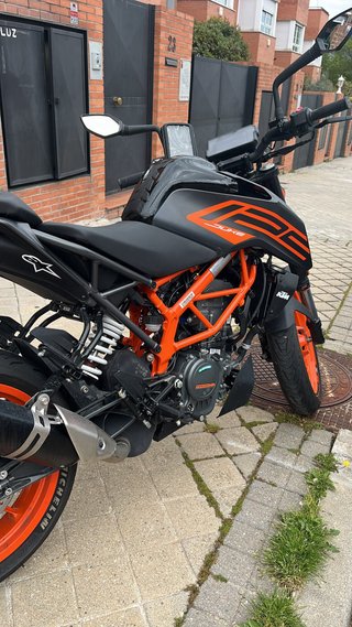 KTM Duke 125 2023 Negra/Naranja