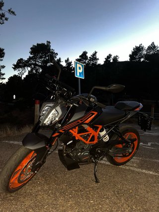 KTM Duke 125 2023 Negra/Naranja