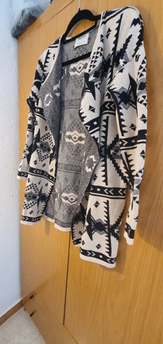 Cárdigan Bershka lana estampado étnico Talla S