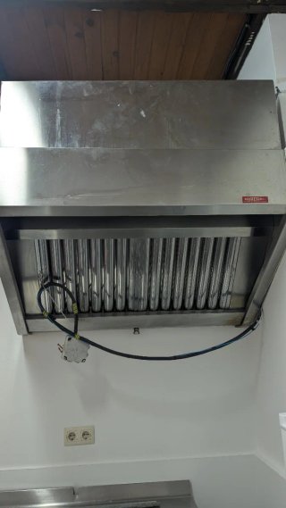CAMPANA EXTRACTORA INDUSTRIAL Y NEVERA