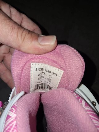 Patines en línea rosas y blancos para niña