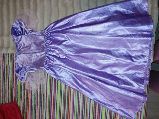 Vestido, corona y trenza Rapunzel