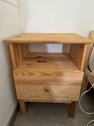 Mesita de noche de madera Ikea