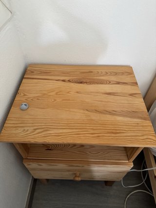 Mesita de noche de madera Ikea