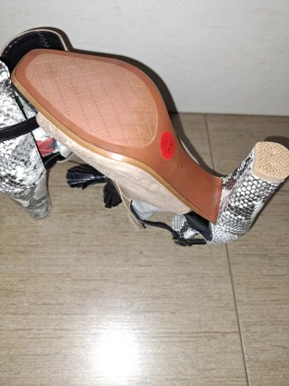 Sandalias tacón 8cm beige y negro