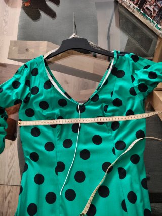 Traje de flamenca. Talla 44. Tiene para sacarle.