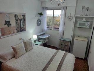 Se alquila habitación a chica