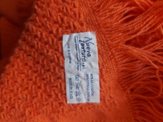 Manta naranja con flecos