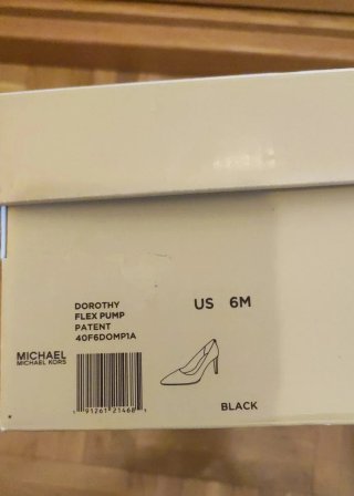 Zapatos de salón Michael Kors negros.