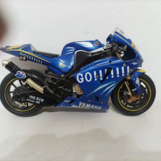 Moto de colección Yamaha azul
