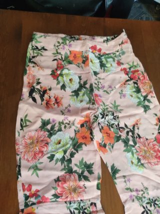 Pantaloni lunghi floreali rosa