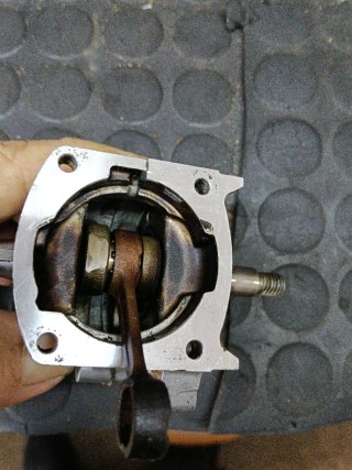 Cárter con cigüeñal Echo CS-2511TES