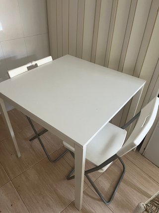 Mesa de cocina Ikea 75x75cm y 2 sillas abatibles